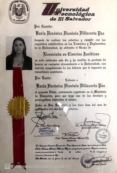 Diploma que acredita como Abogada de El Salvador